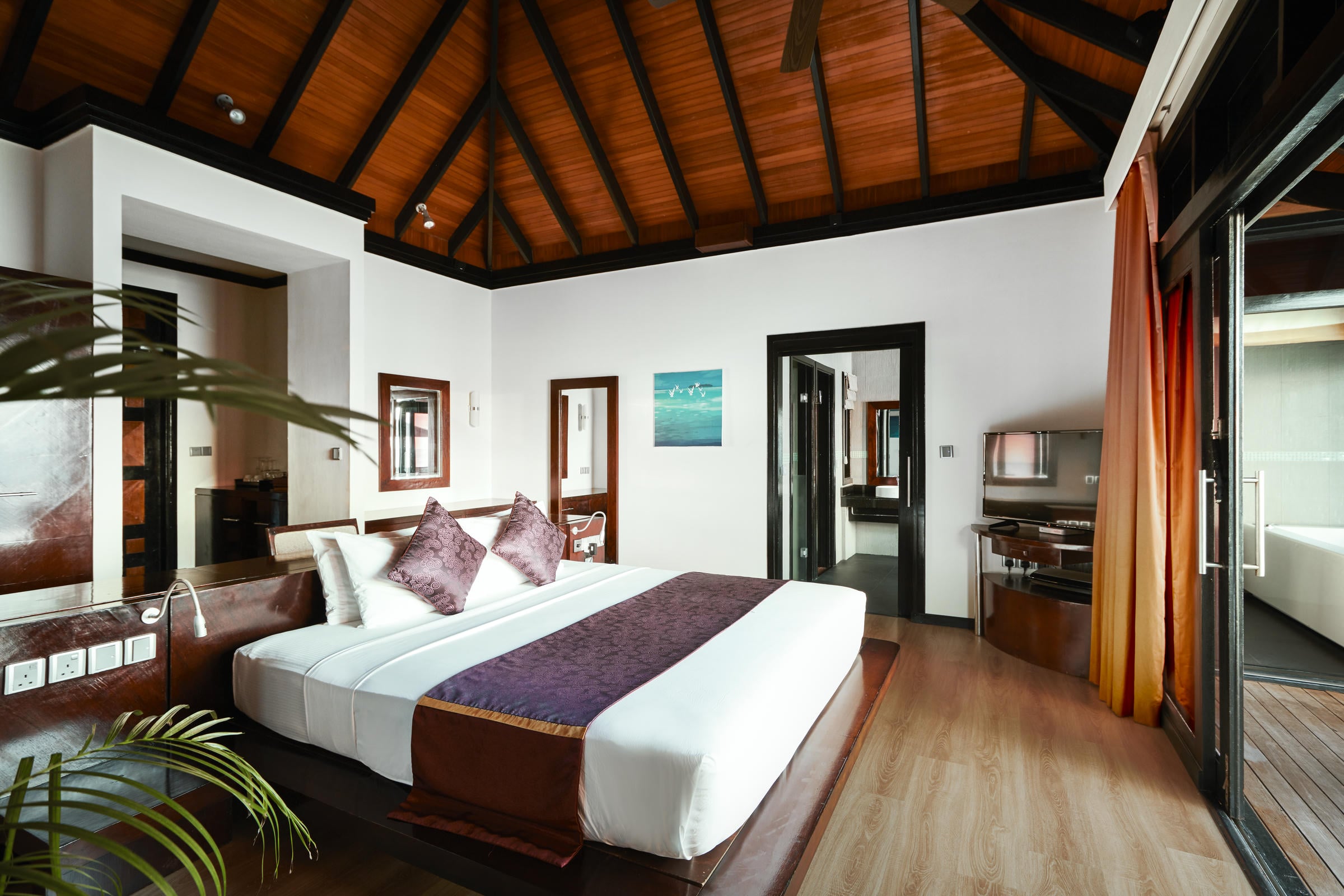 Horizon Water Villa at Sun Siyam Iru Fushi in Noonu Atoll, with direct lagoon access for divers